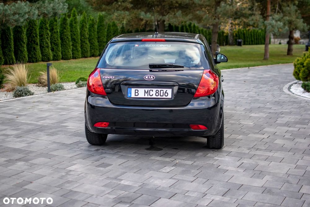 Kia Ceed - 21