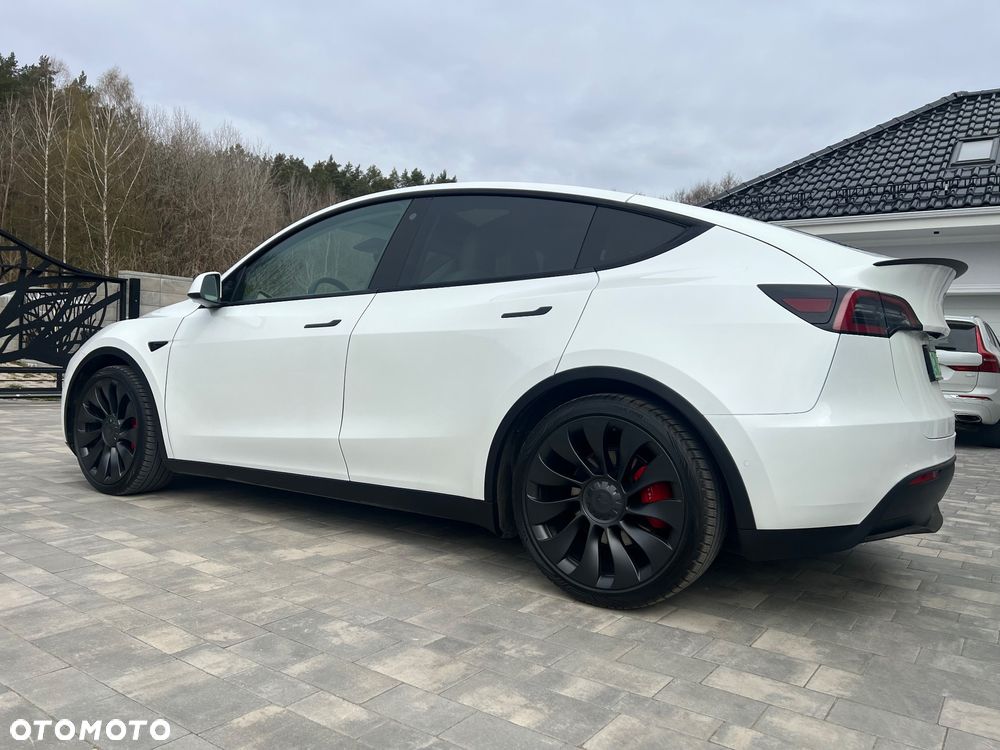 Tesla Model Y Performance AWD - 2