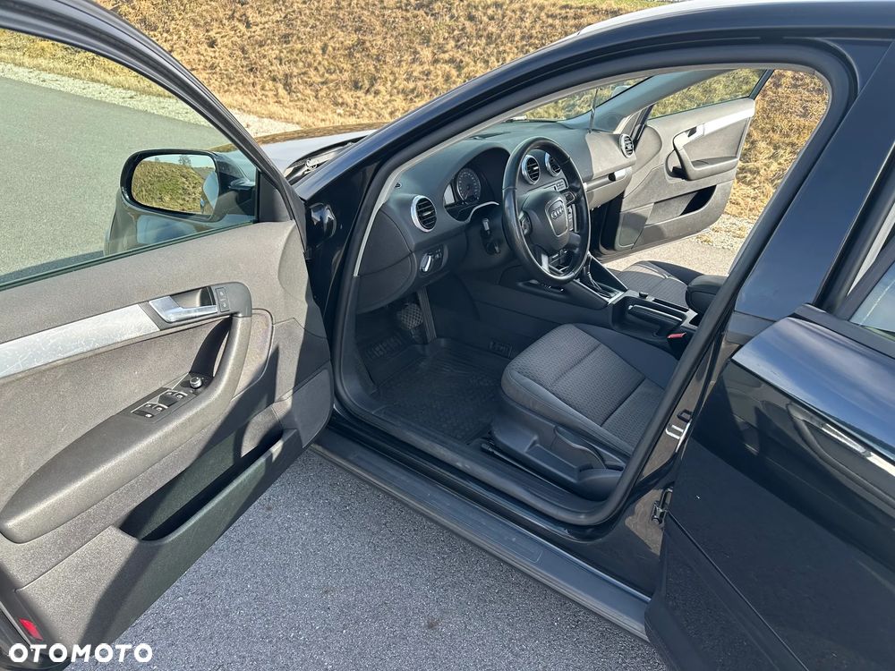 Audi A3 Sportback 1.6 TDI DPF Ambiente S tronic - 9
