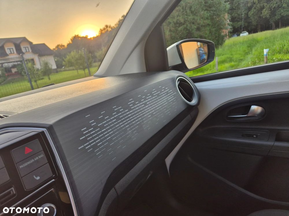 Volkswagen up! - 17