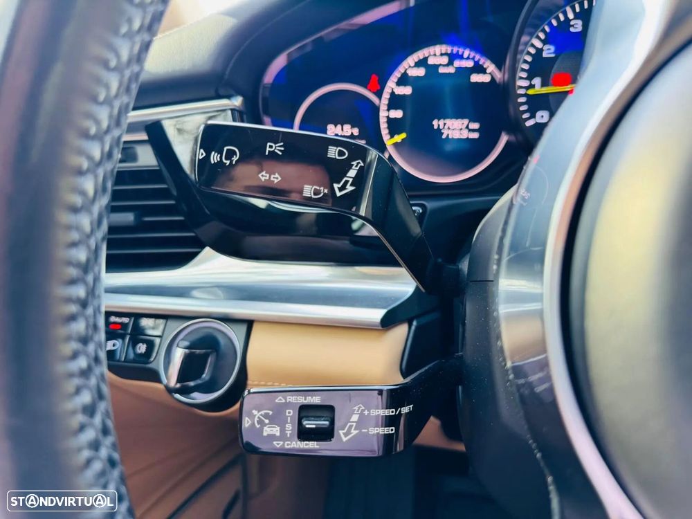 Porsche Panamera Sport Turismo 4 E-Hybrid - 35