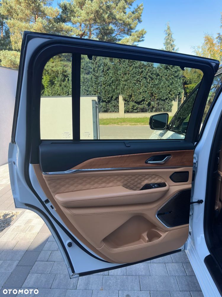 Jeep Grand Cherokee - 13
