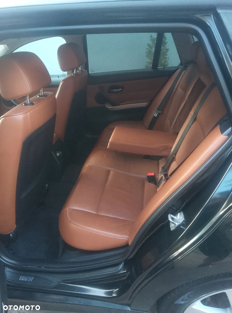 BMW 3 Series 2011 photo 3