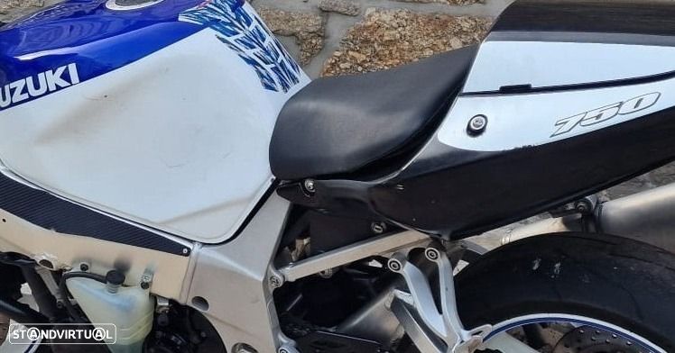 Suzuki GSX-R 750 - 8