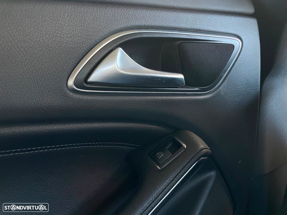 Mercedes-Benz CLA 180 d Shooting Brake - 11