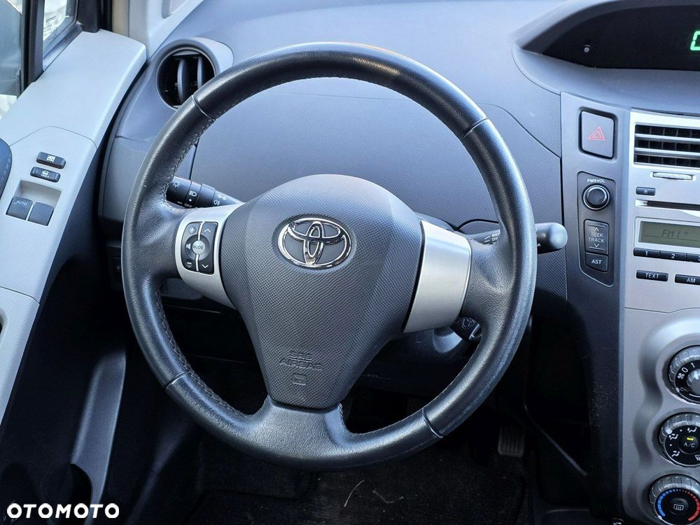 Toyota Yaris 1.3 VVT-i Sol - 17