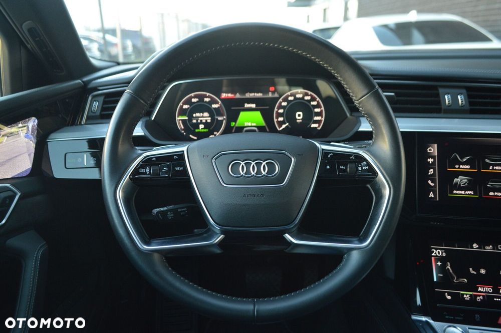 Audi e-tron - 11