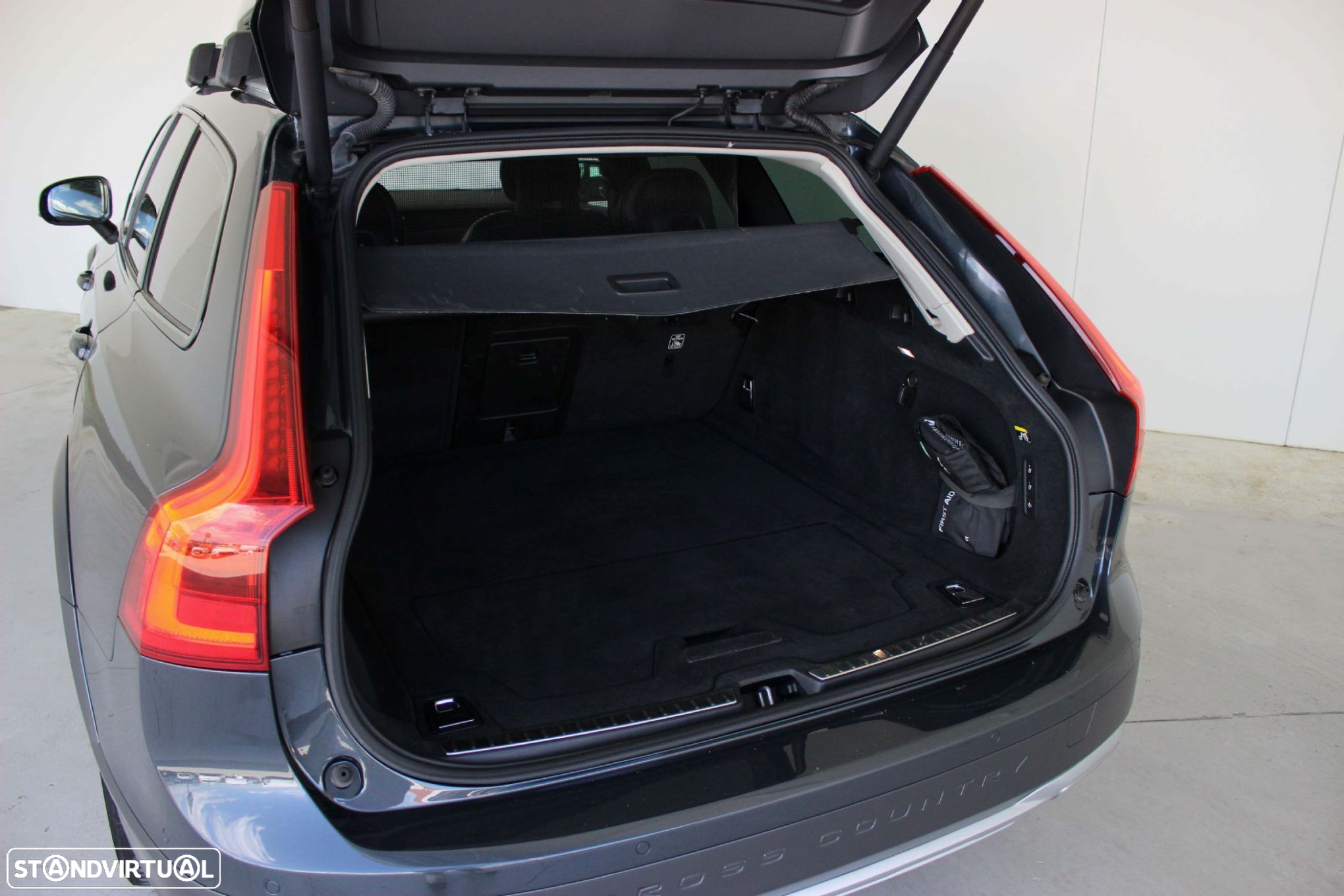 Volvo V90 Cross Country 2.0 D4 AWD Geartronic - 11