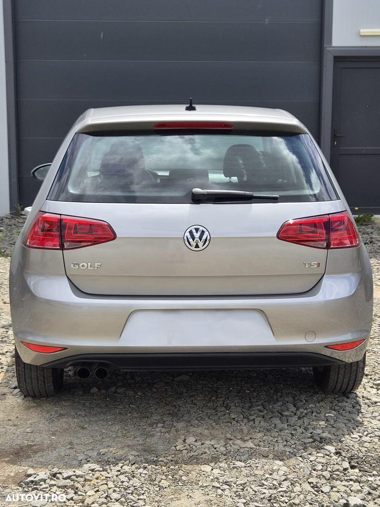 Volkswagen Golf - 6