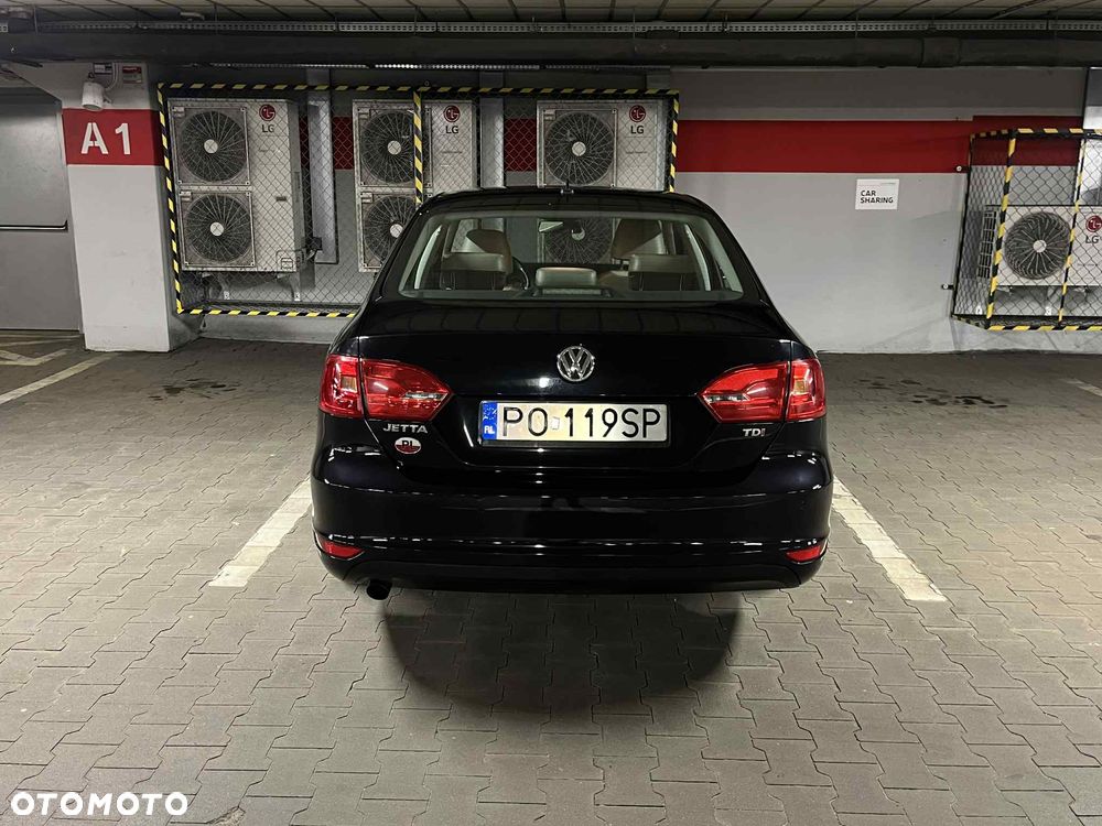 Volkswagen Jetta 1.6 TDI Comfortline DSG - 5