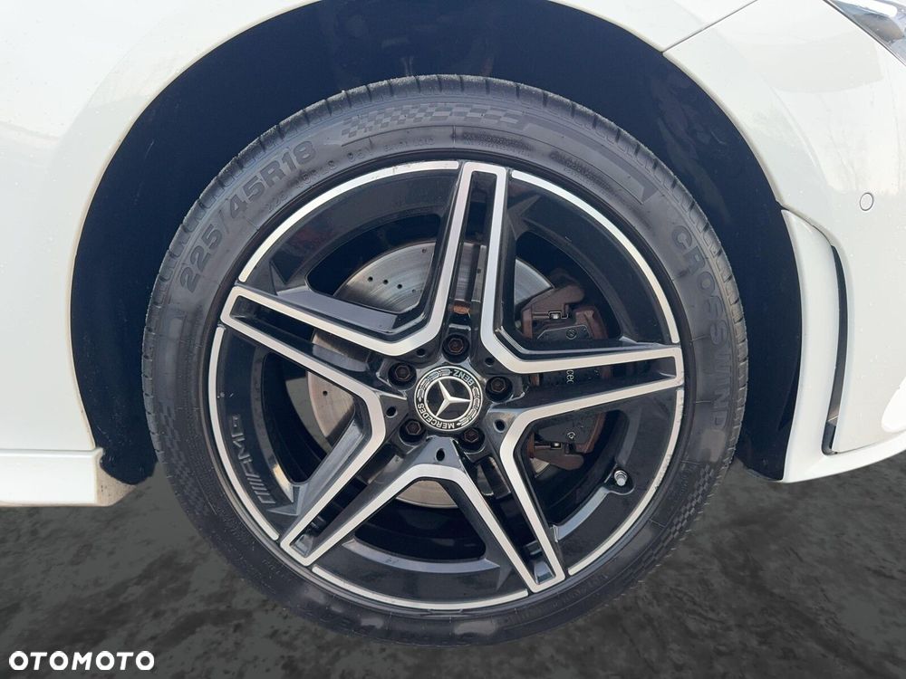 Mercedes-Benz CLA - 12