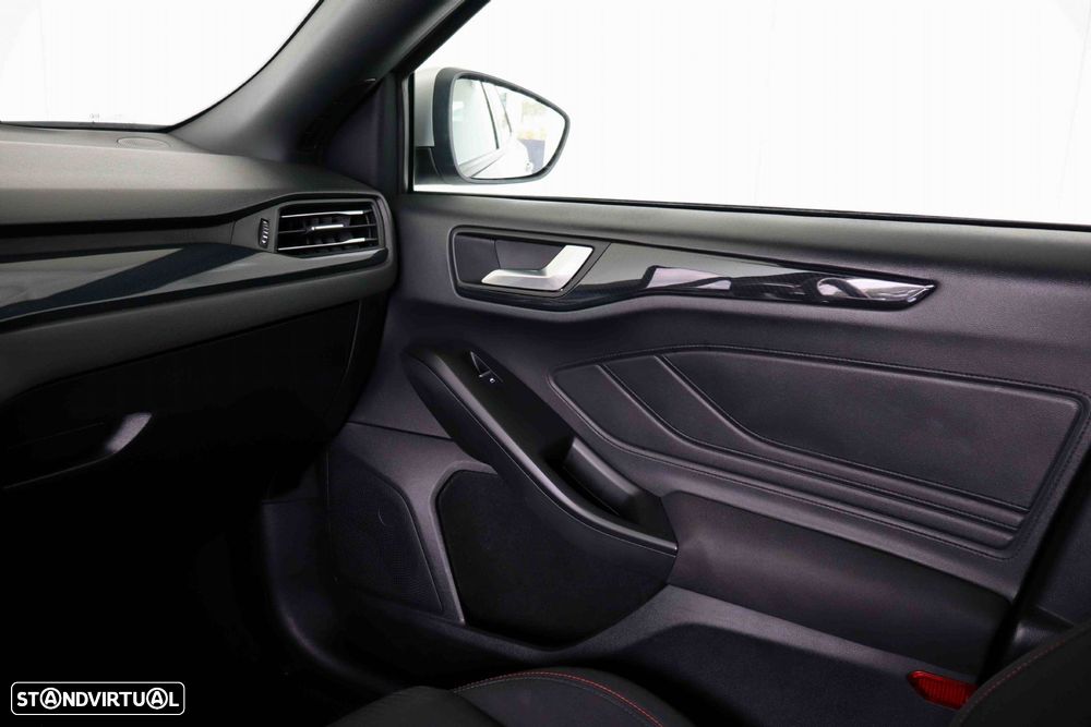 Ford Focus 1.0 EcoBoost MHEV ST-Line - 31