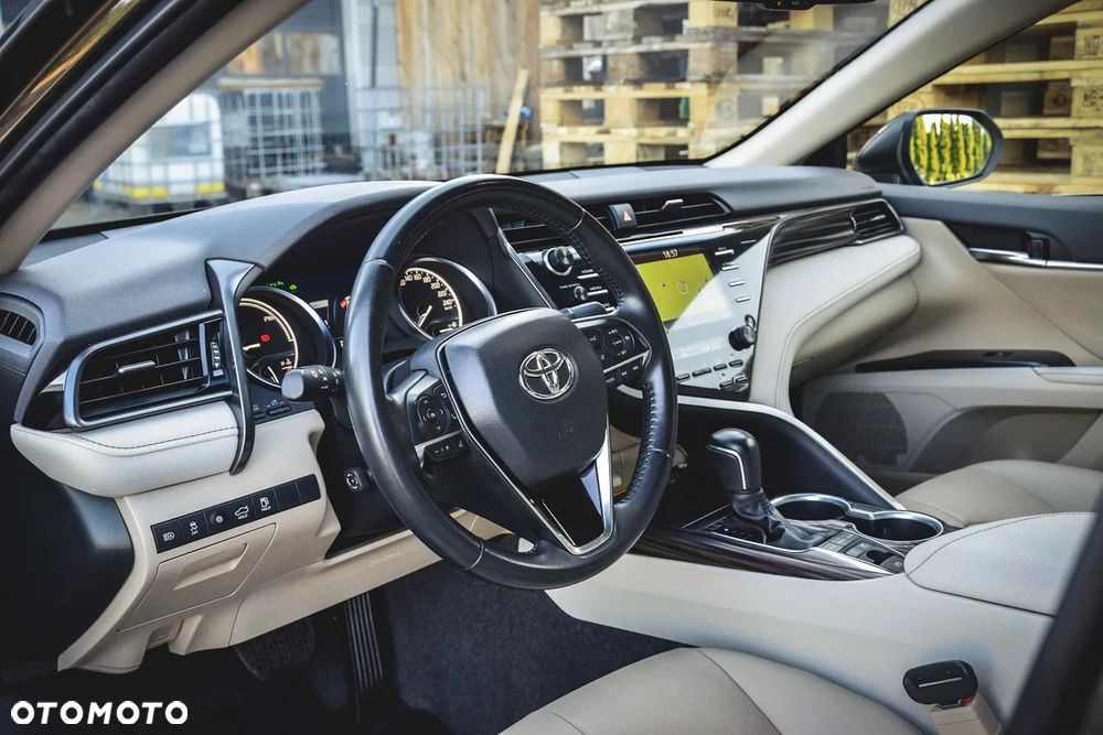 Toyota Camry 2.5 Hybrid Executive CVT - 39