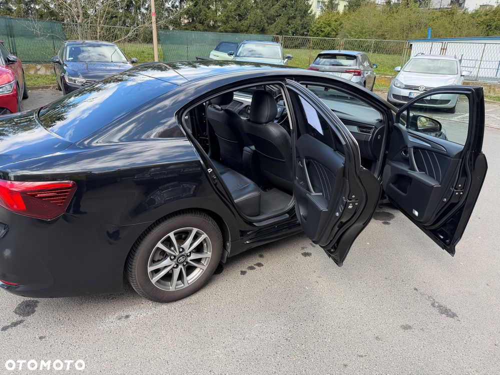 Toyota Avensis 1.8 Style - 10