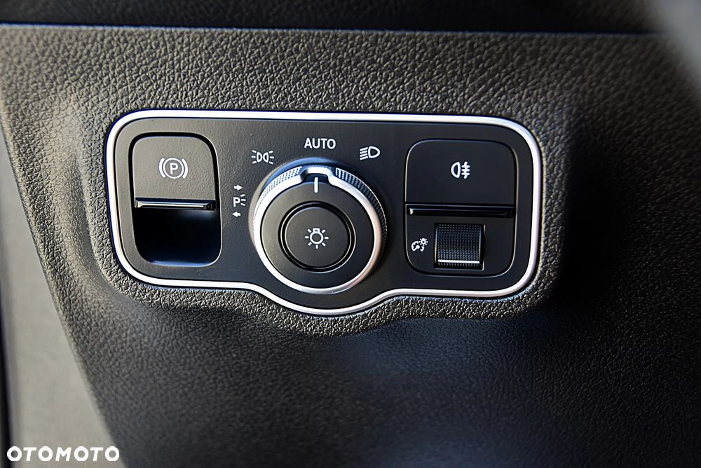 Mercedes-Benz GLB 200 7G-DCT - 32