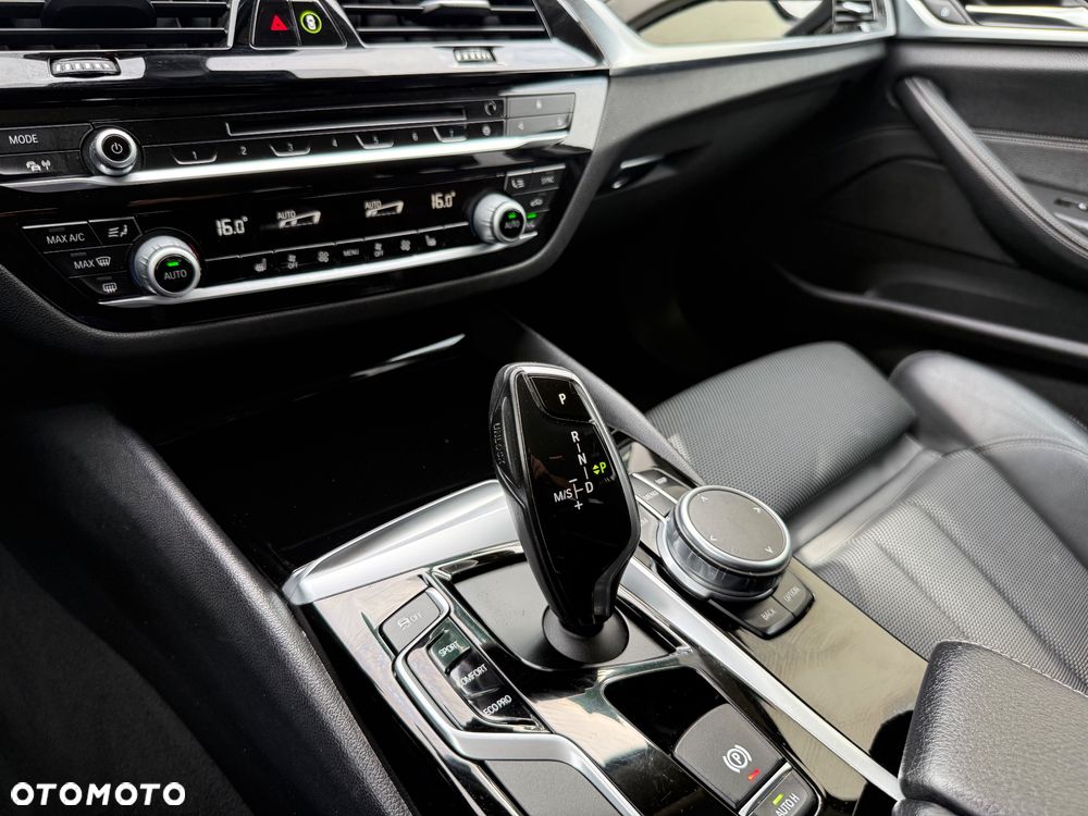 BMW Seria 5 520d Sport Line sport - 36