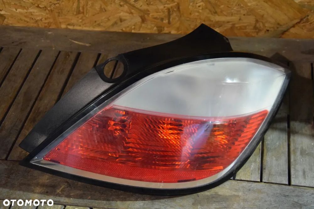 Opel Astra H Lampa tylna prawa prawy tył HB EUROPA - 2