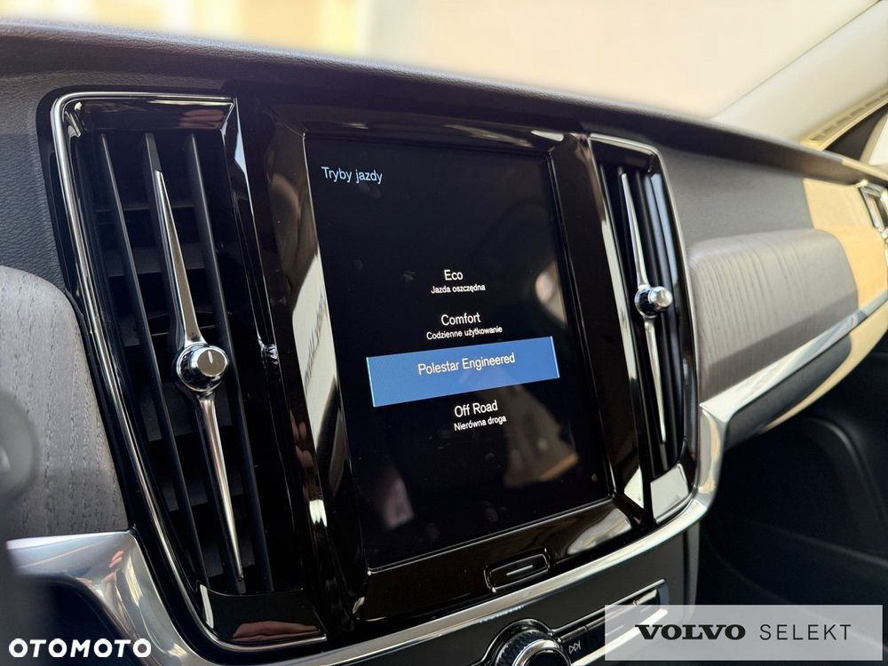 Volvo V90 Cross Country - 25