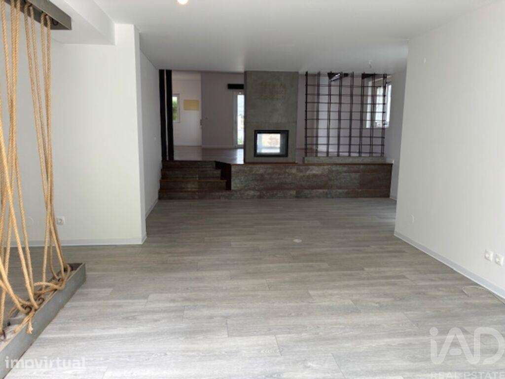 Casa / Villa T3 em Vila Franca de Xira de 226,00 m2 - Grande imagem: 4/29