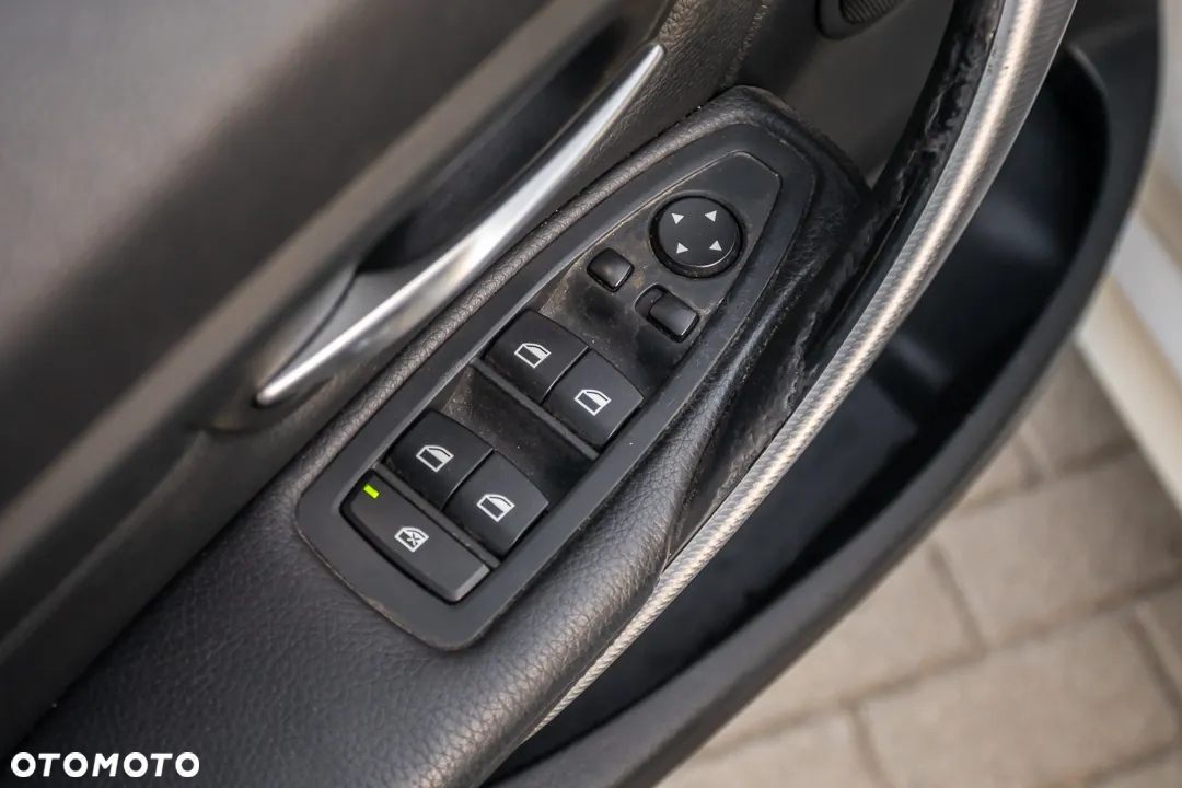 BMW Seria 3 330d xDrive M Sport - 38