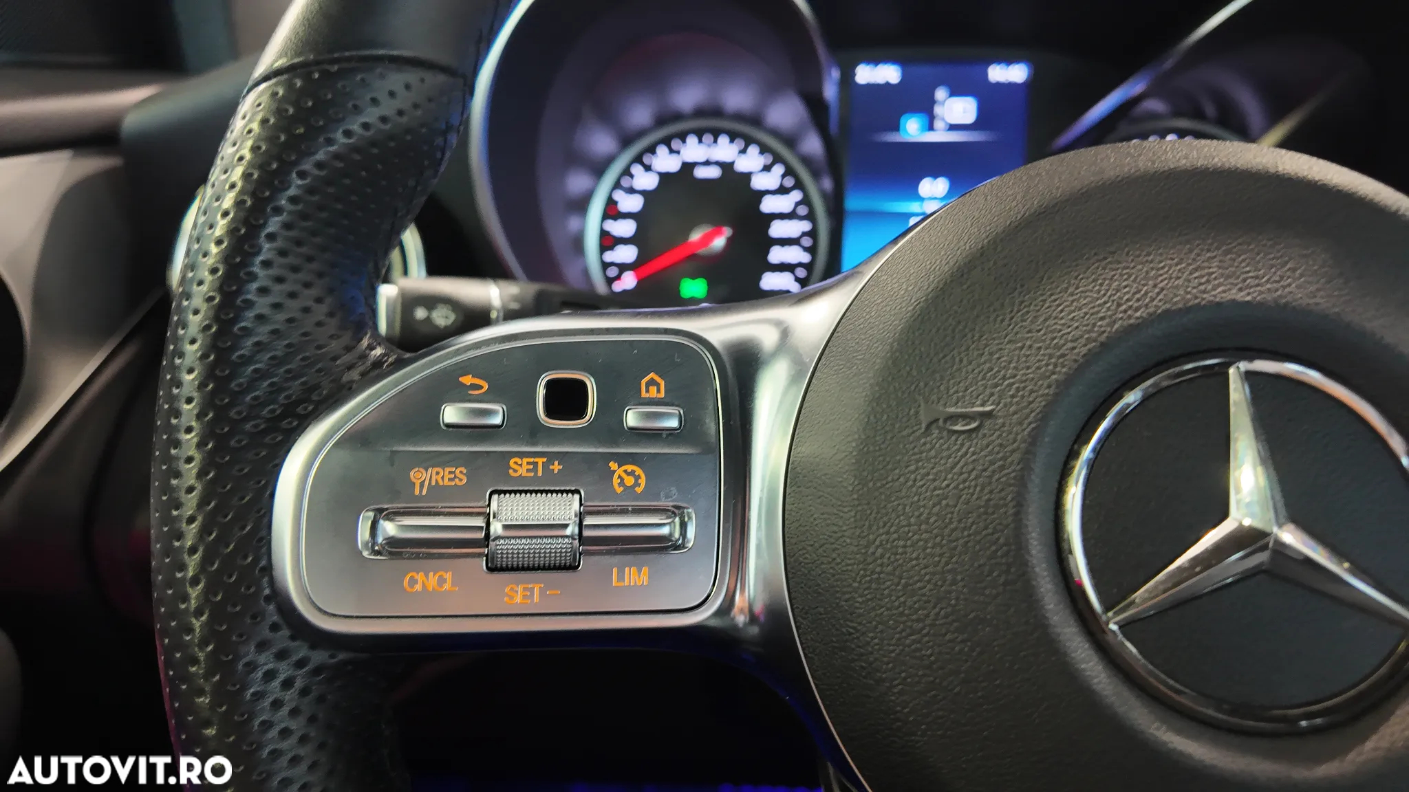 Mercedes-Benz GLC 200 d 4Matic 9G-TRONIC AMG Line - 23