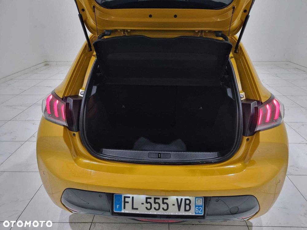 Peugeot 208 - 12