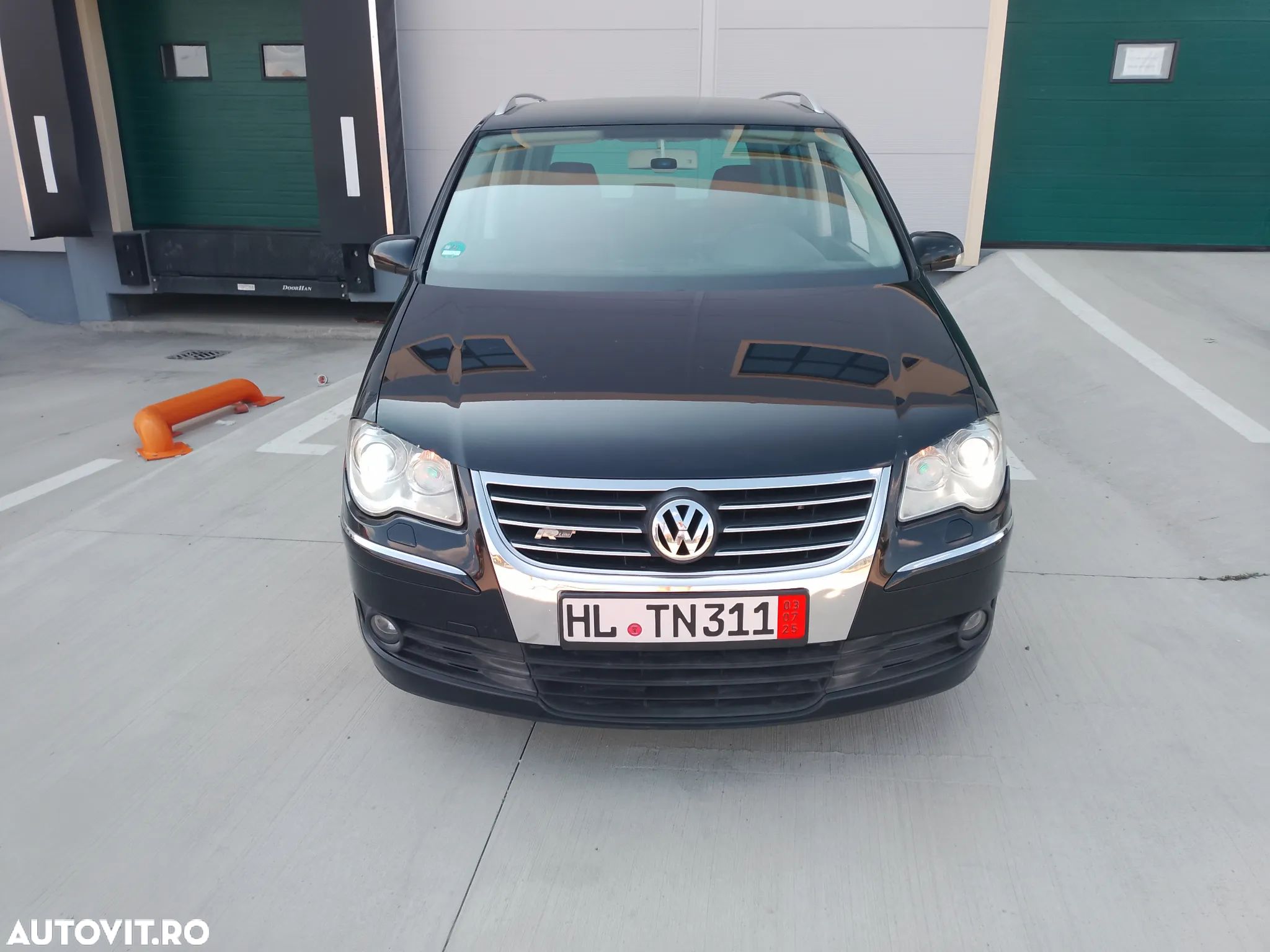 Volkswagen Touran 2.0 TDI DPF R-Line Edition - 1