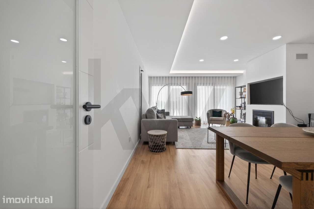 Exclusiva Moradia T4 Nova | Design Moderno e Luminosidade Natural - Grande imagem: 2/43
