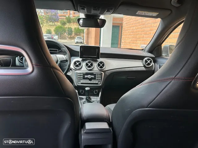 Mercedes-Benz GLA 200 CDi AMG Line - 13