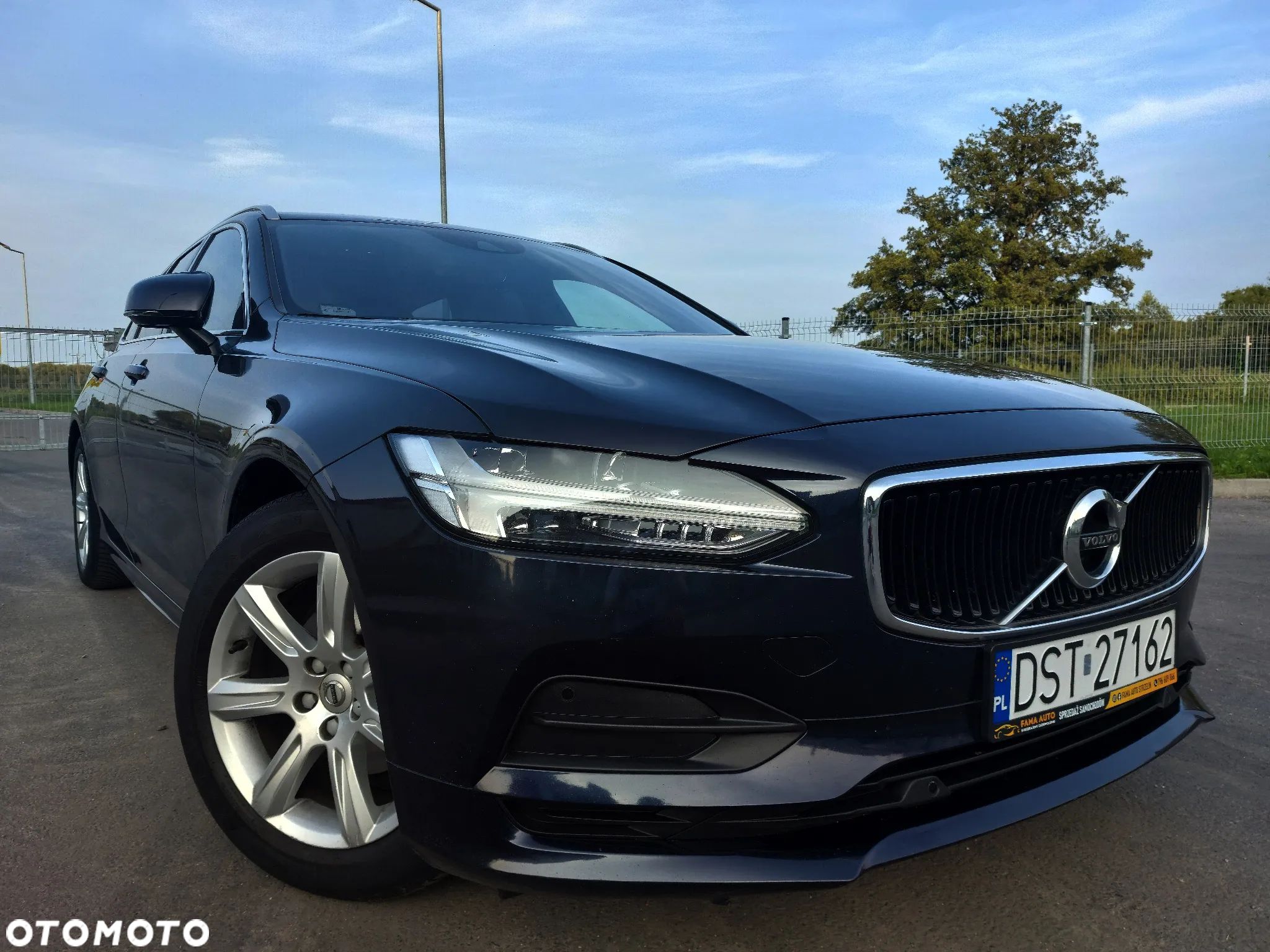 Volvo V90 D3 Momentum Pro - 1