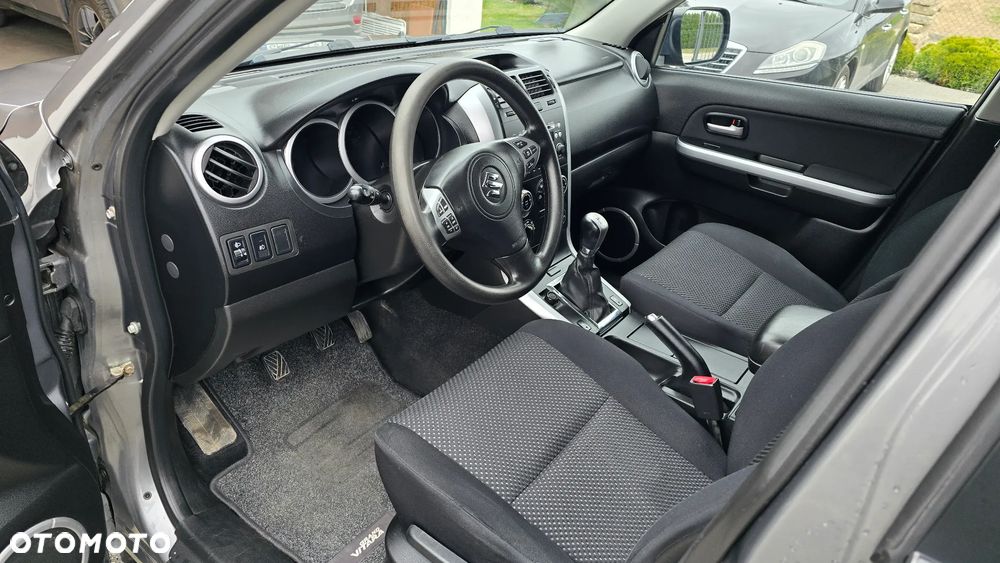 Suzuki Grand Vitara 2.0 - 11