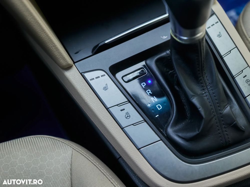 Hyundai Elantra - 27