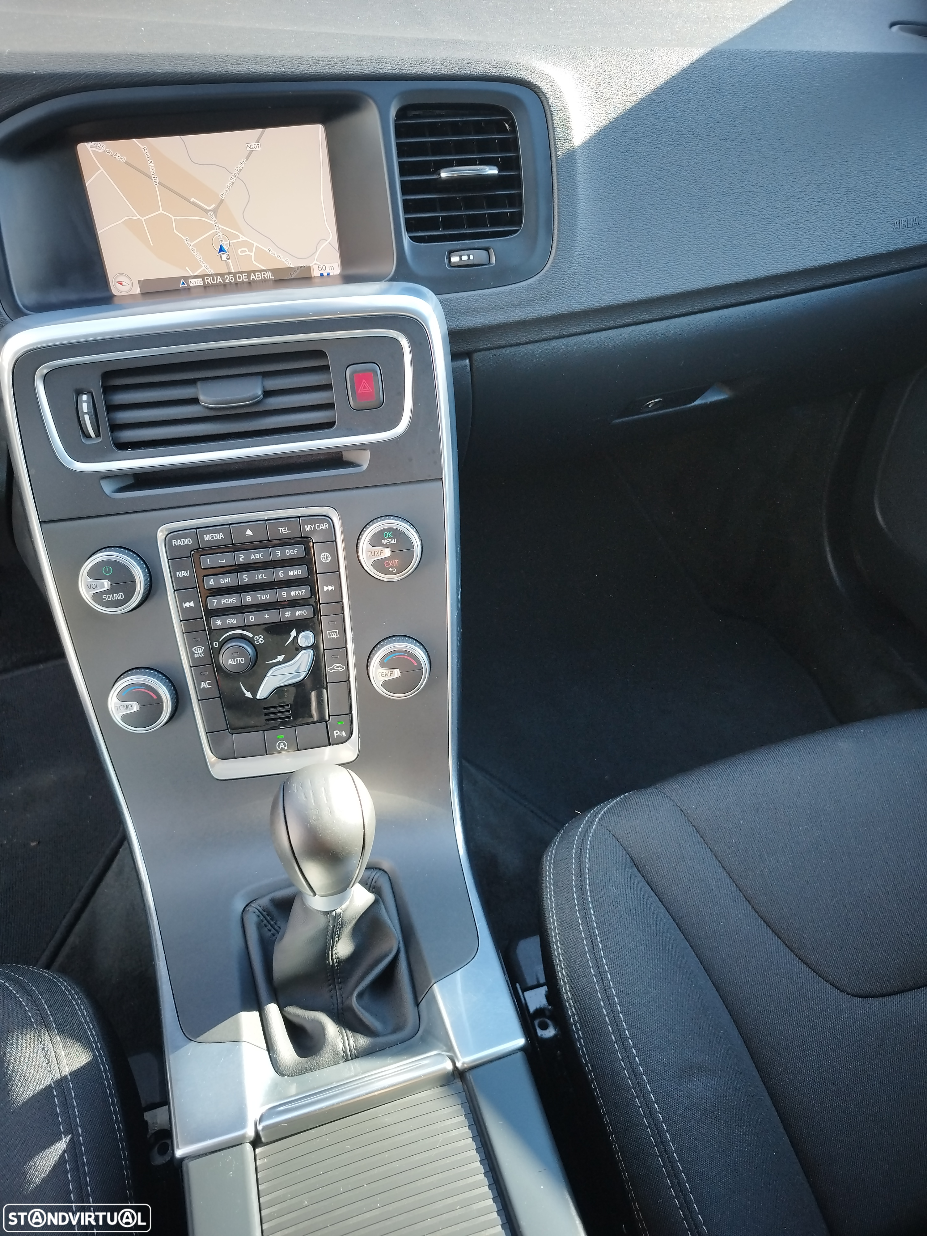 Volvo V60 D2 Momentum - 20