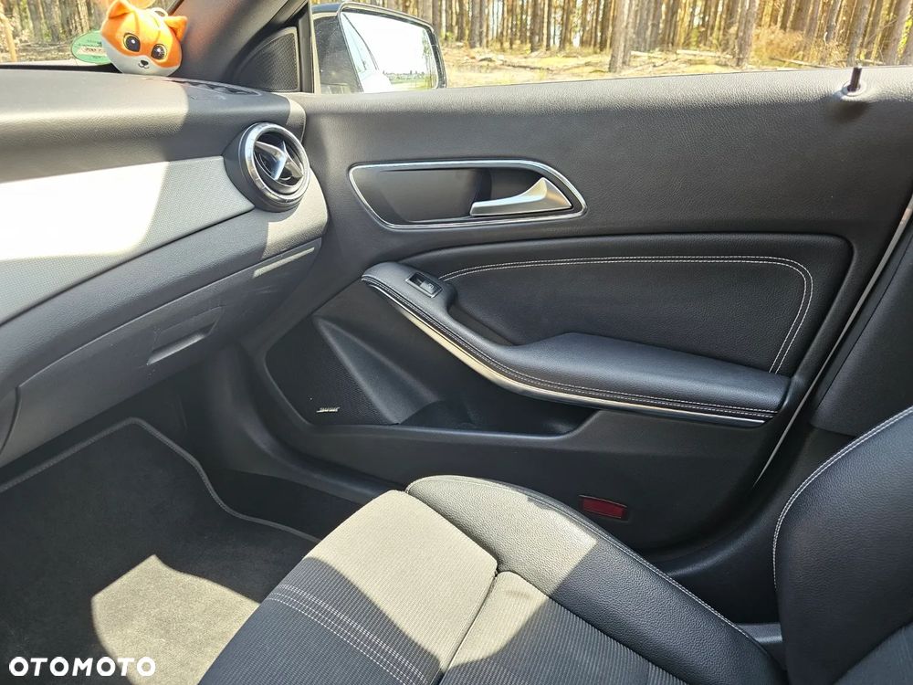 Mercedes-Benz CLA 180 Urban - 9