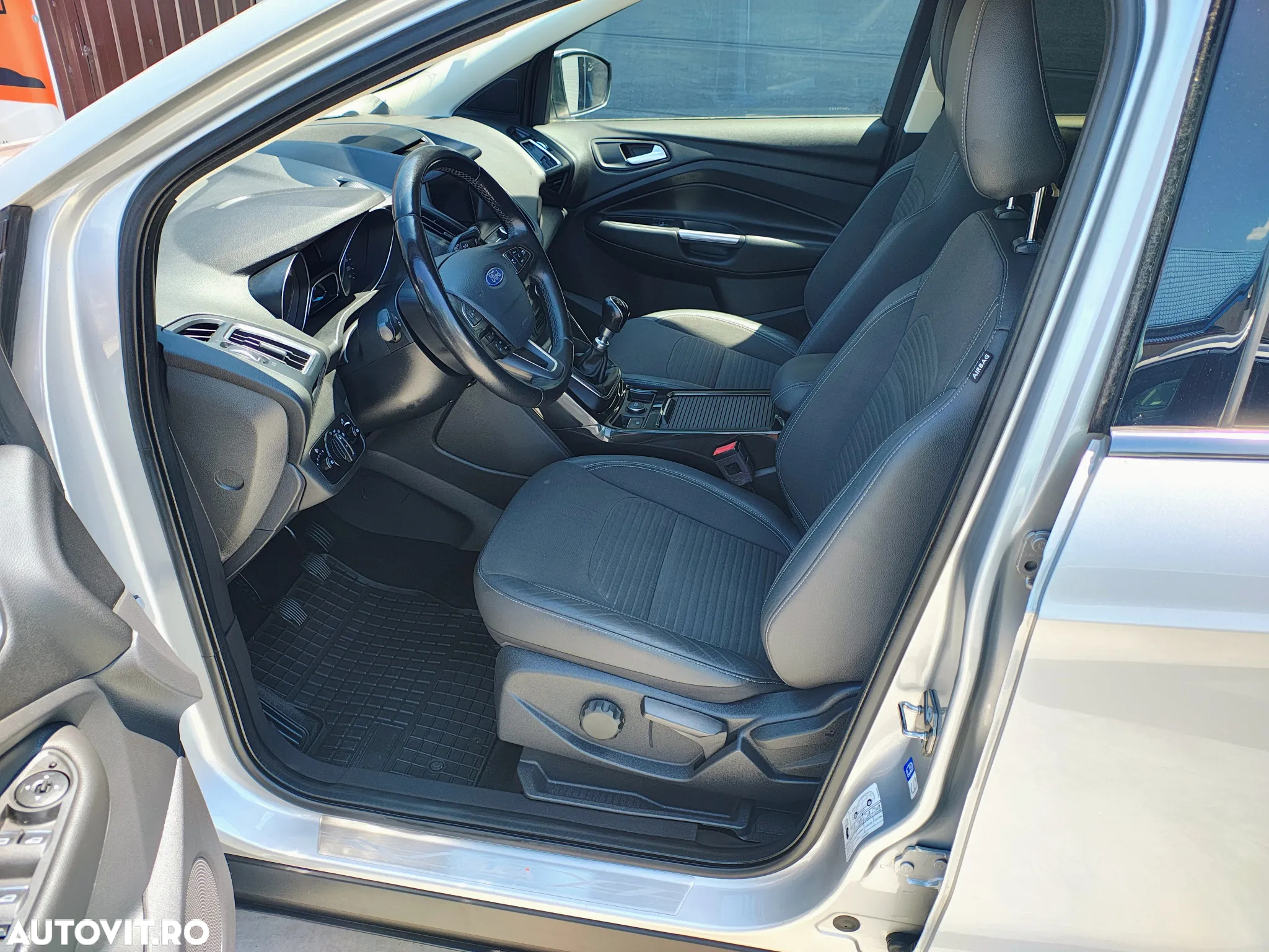 Ford Kuga 2.0 TDCi 2x4 Titanium - 33