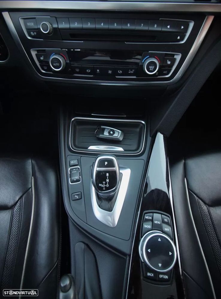 BMW 335 i xDrive L.Mod.Auto - 24