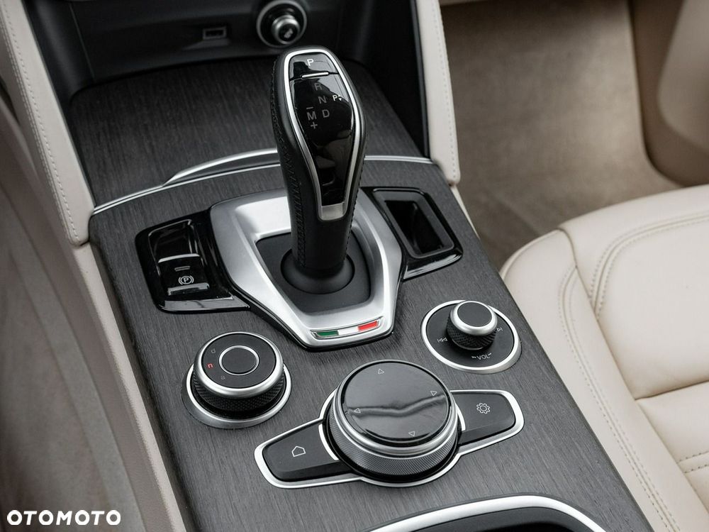 Alfa Romeo Stelvio 2.0 Turbo 6C Villa D'este Q4 - 20