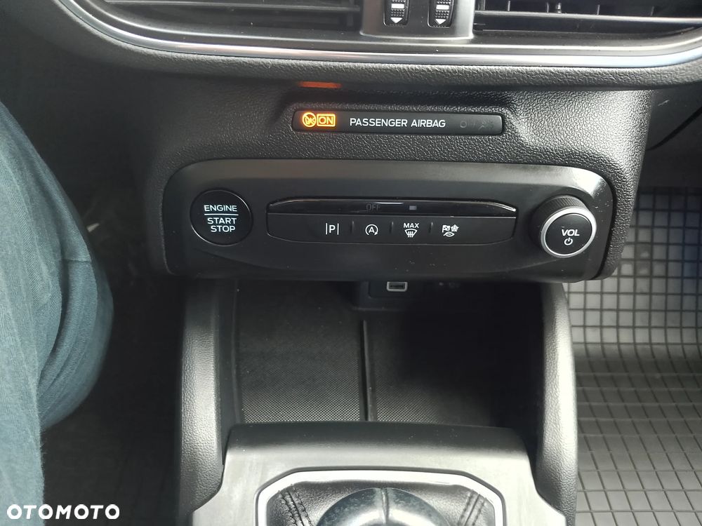 Ford Focus 1.0 EcoBoost Titanium - 23