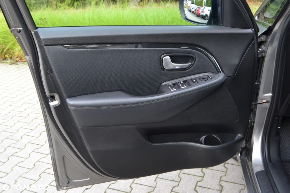 Kia Carens - 17
