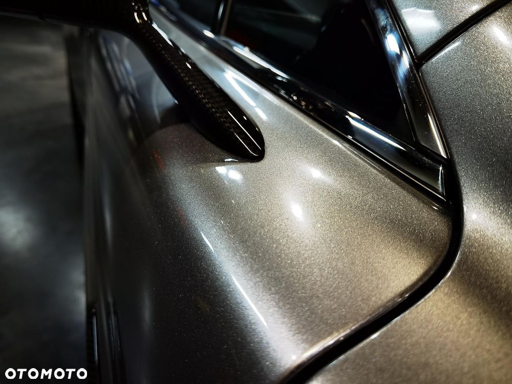 Aston Martin Vanquish - 11