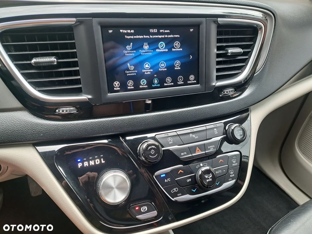Chrysler Pacifica - 16