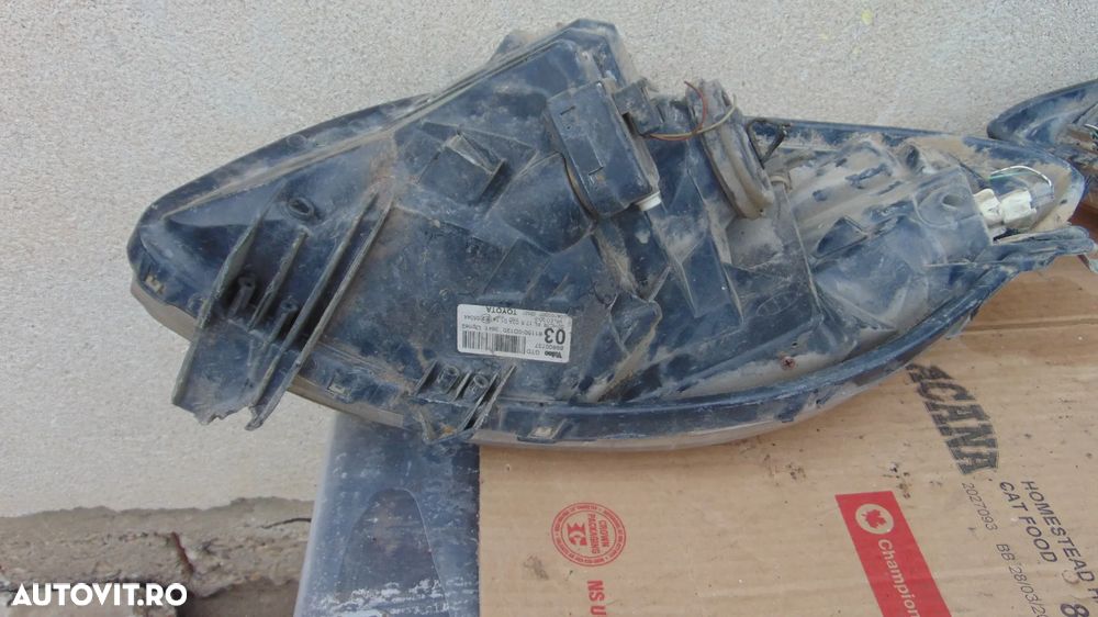 Faruri Toyota Yaris an 2006 cod 89900736 cu defect - 9