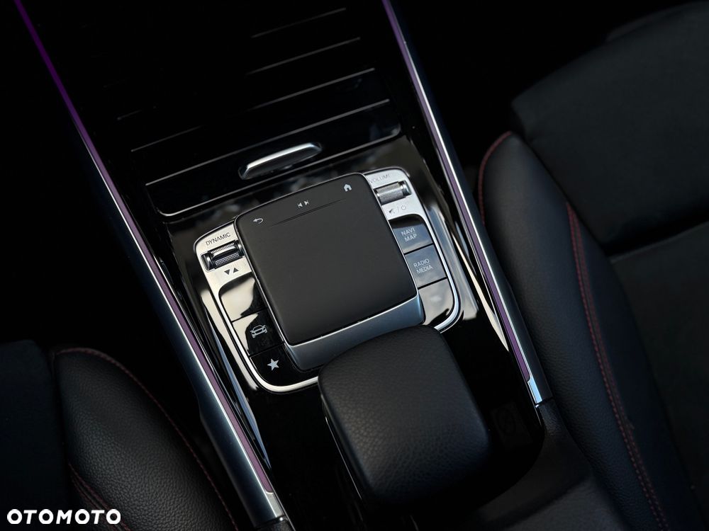 Mercedes-Benz GLB 250 4Matic 8G-DCT AMG Line - 23