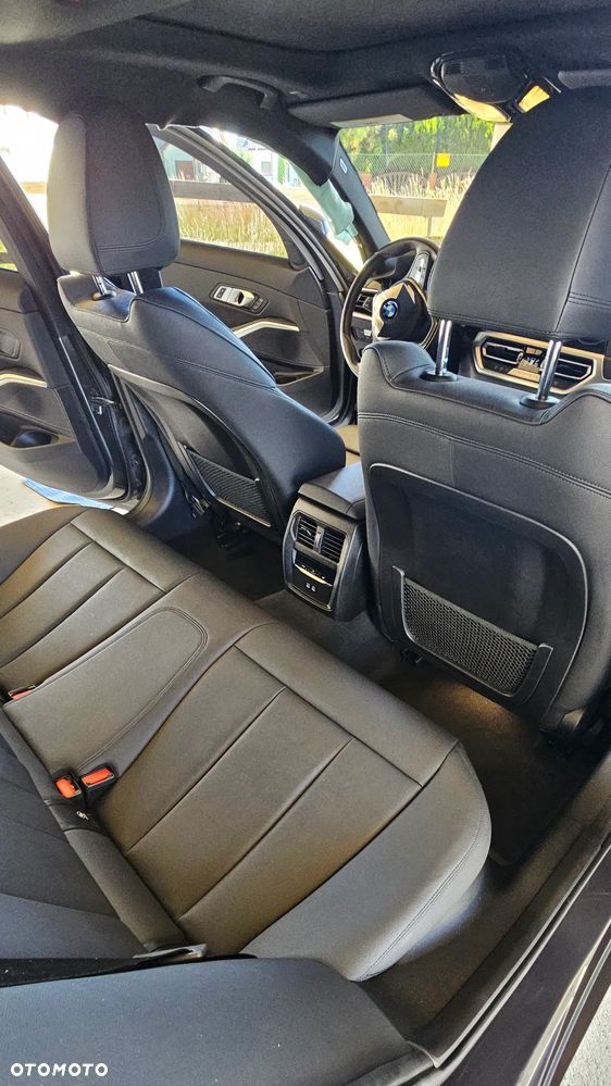 BMW Seria 3 330i xDrive Sport Line - 17