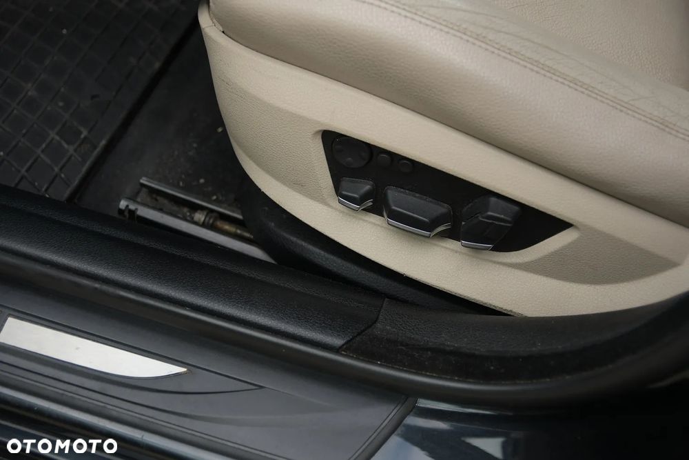 BMW Seria 5 525d - 25