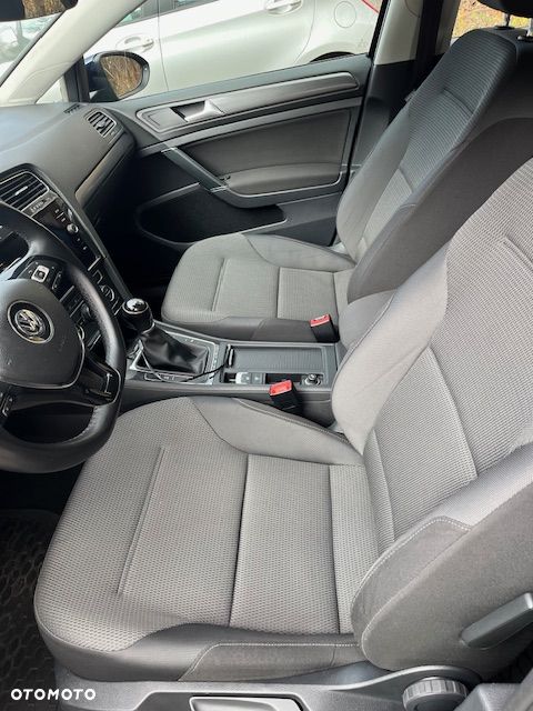 Volkswagen Golf - 10