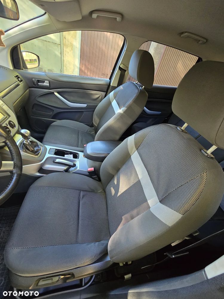 Ford Kuga 2.0 TDCi 2x4 Titanium - 12