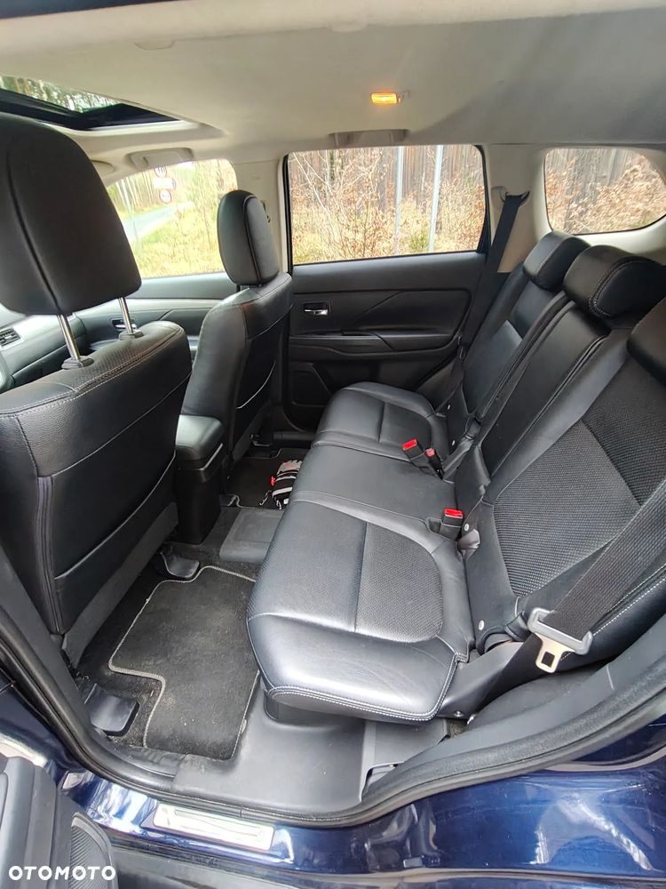 Mitsubishi Outlander - 10