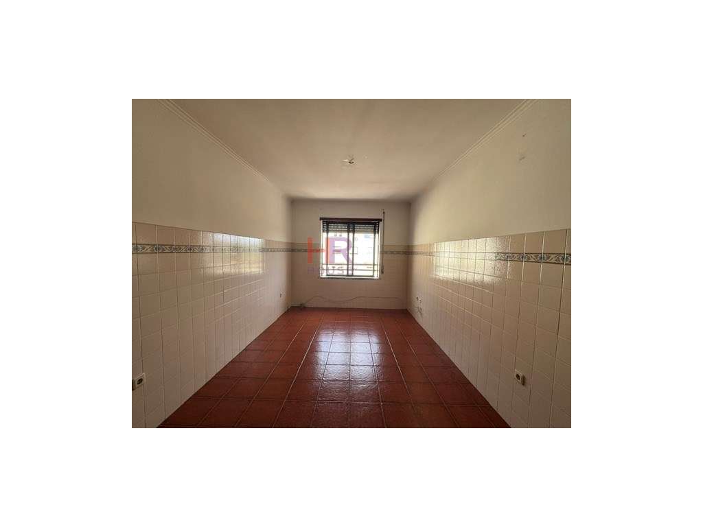 Apartamento T2 com elevador e vistas para cidade e jardim em Eiras ... - Grande imagem: 4/15