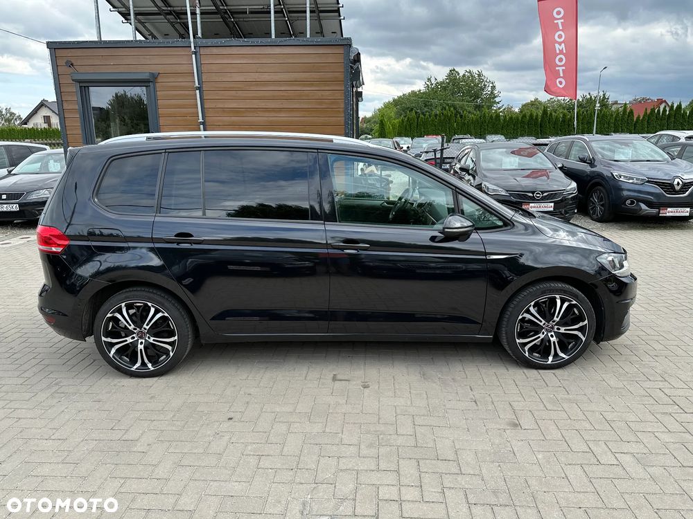 Volkswagen Touran - 38